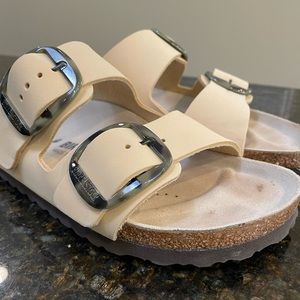 Birkenstock Arizona sandal, “almond” (cream) color, tortoiseshell big buckle